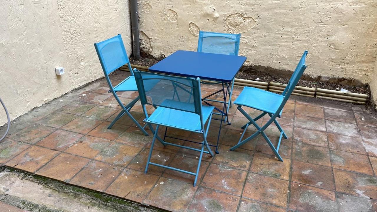 Appartement Climatise Avec Cour En Centre Ville Carpentras Bagian luar foto
