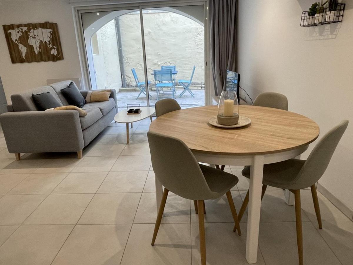 Appartement Climatise Avec Cour En Centre Ville Carpentras Bagian luar foto