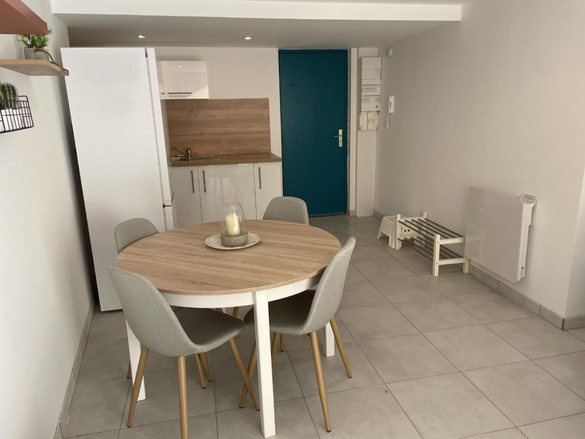 Appartement Climatise Avec Cour En Centre Ville Carpentras Bagian luar foto