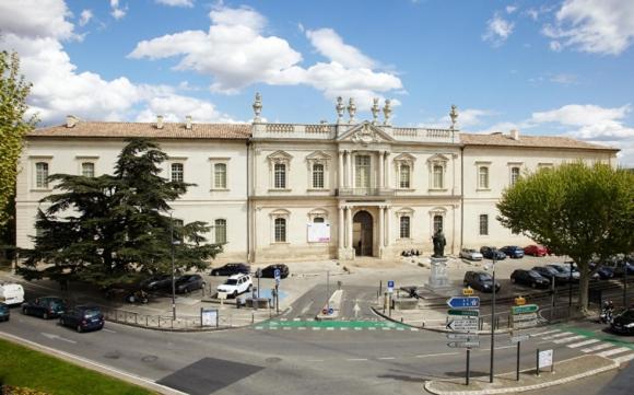 Appartement Climatise Avec Cour En Centre Ville Carpentras Bagian luar foto